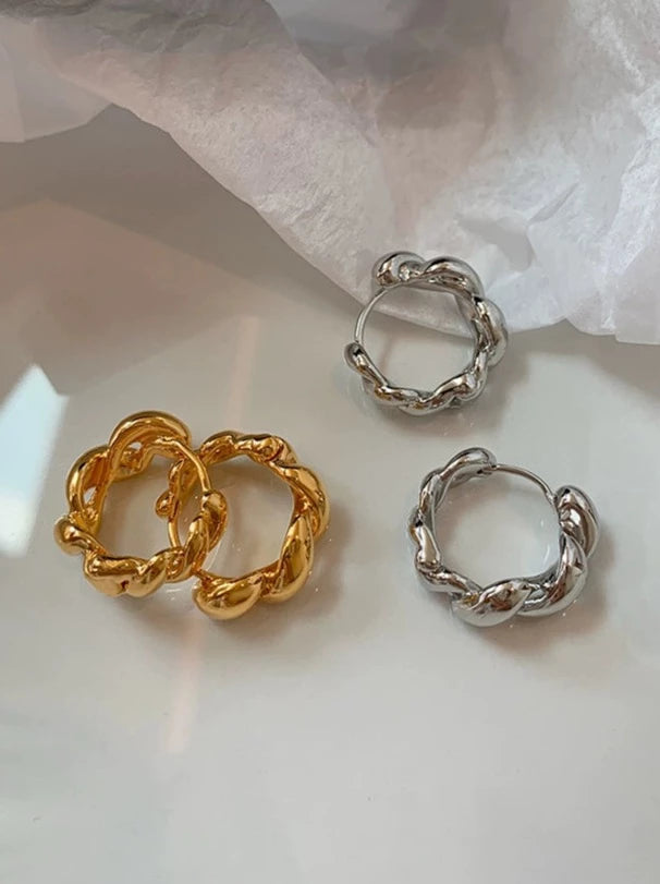 LaPose Fashion - Twisted Hoop Earrings - Accesories, Earrings, Gold Pleated Accesories