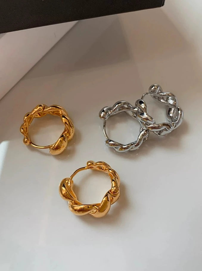 LaPose Fashion - Twisted Hoop Earrings - Accesories, Earrings, Gold Pleated Accesories